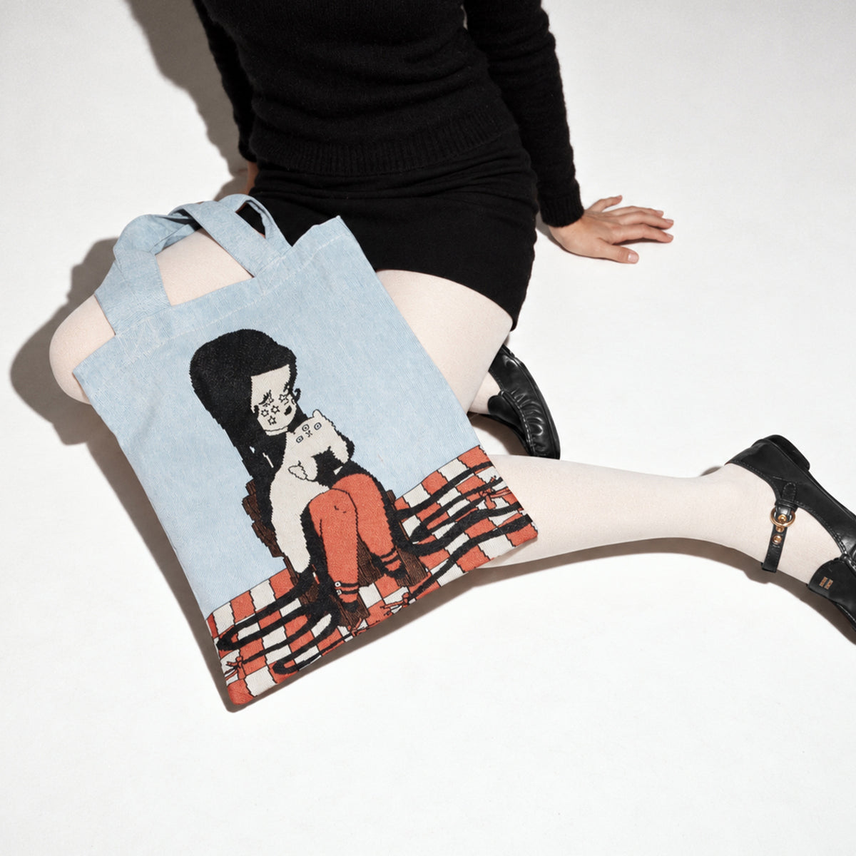 Love Cats Blanco Woven Tote